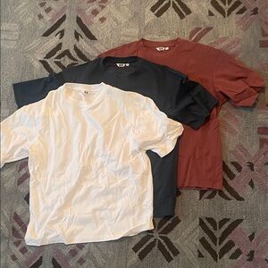 Bundle of 3 Uniqlo Men's Airism t-shirts - White, Navy, Rust
